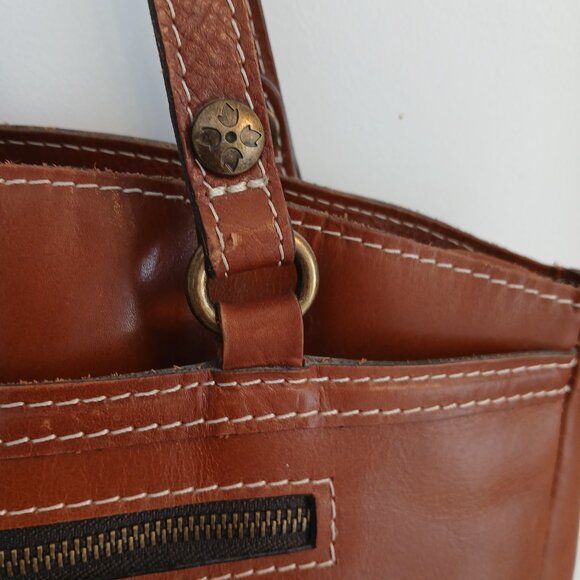 Patricia Nash Classic Shoulder Bag🤎 - Picture 9 of 15